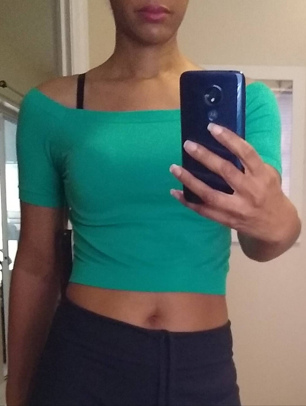 Off-Shoulder Crop Top - Picture 5 of 6